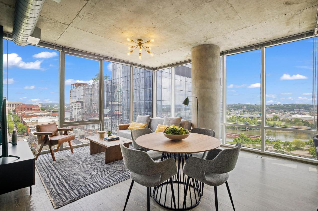 Placemakr Premier Sobro Nashville Exteriör bild A staged living room at the 1001 Cooper