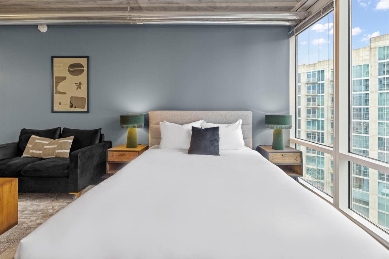 Placemakr Premier Sobro Nashville Exteriör bild A bedroom at the Hilton Anatole