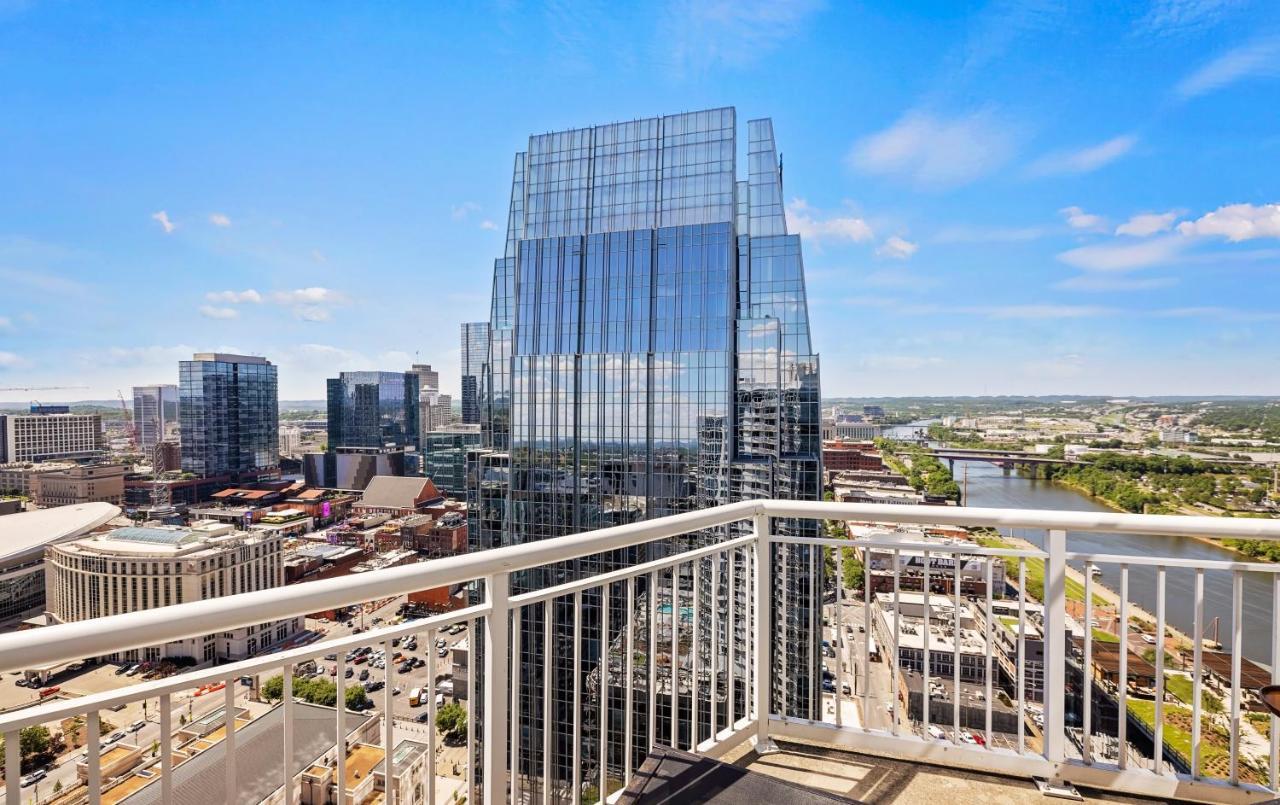 Placemakr Premier Sobro Nashville Exteriör bild The modern residential complex, One Riverfront Plaza, in 2015