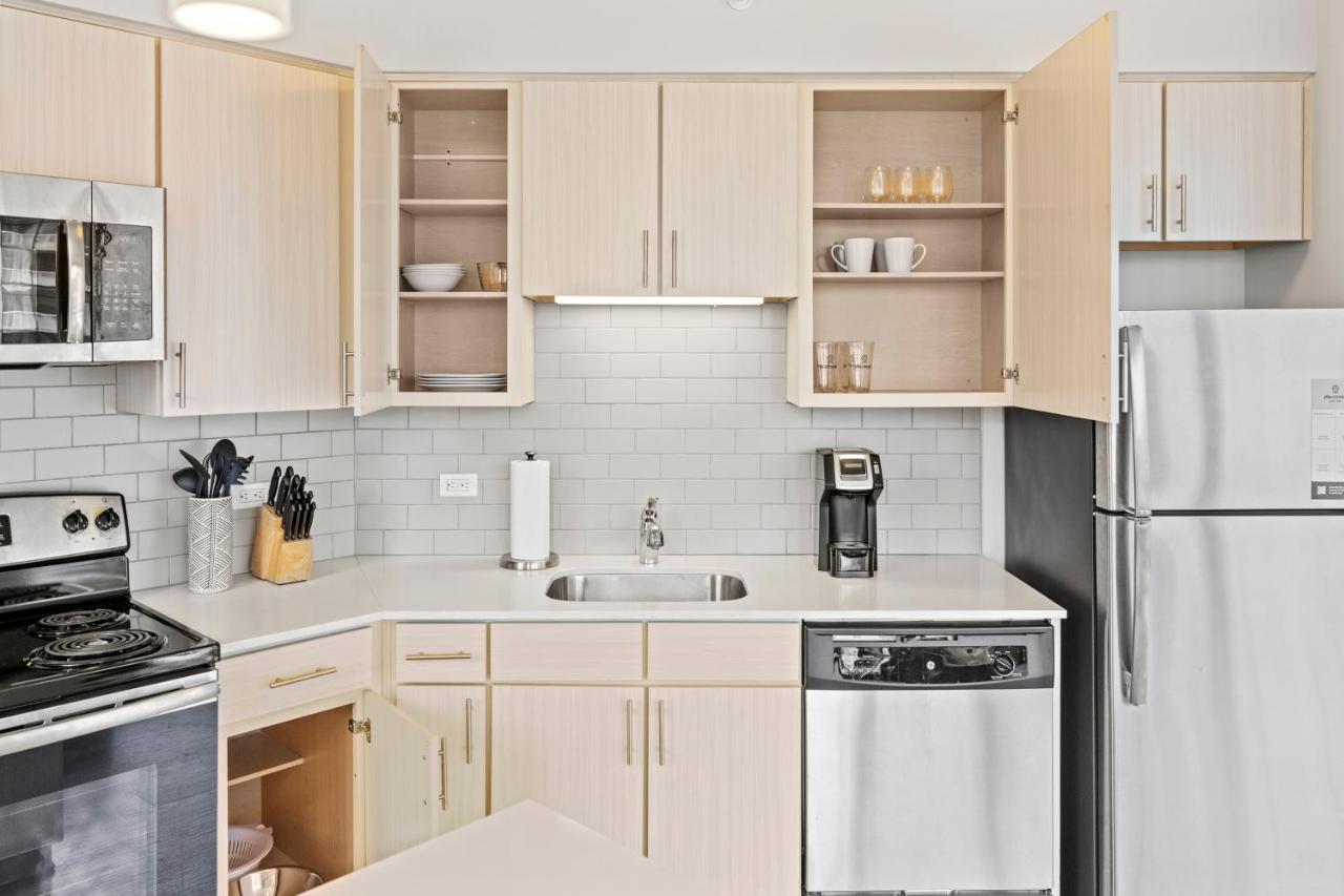 Placemakr Premier Sobro Nashville Exteriör bild A typical kitchen