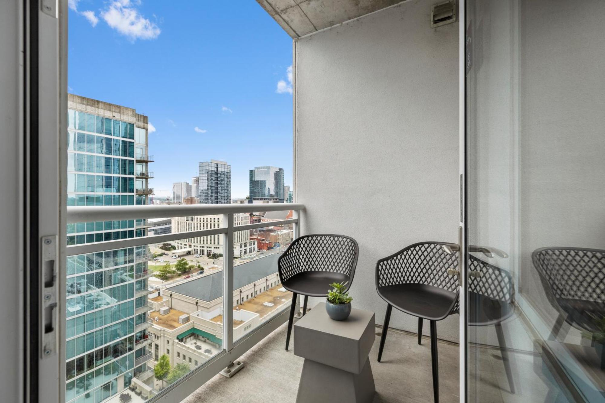 Placemakr Premier Sobro Nashville Exteriör bild Balcony